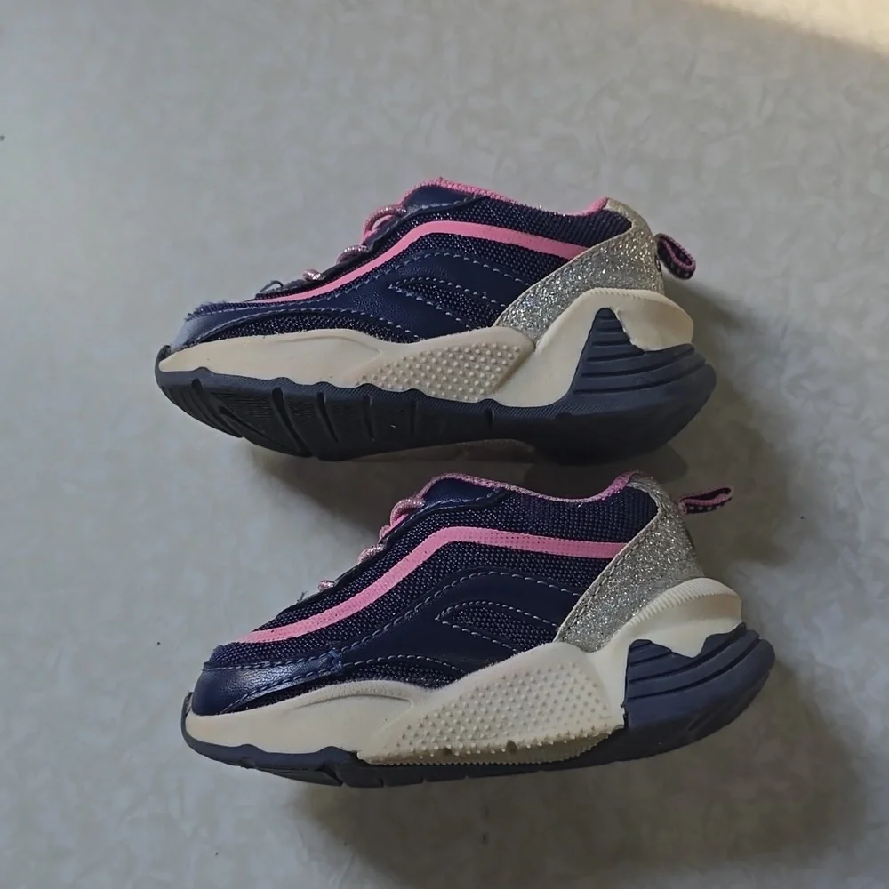 Oshkosh sneakers size 4‎